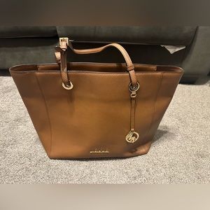 Large Saffiano leather Michael kors tote purse